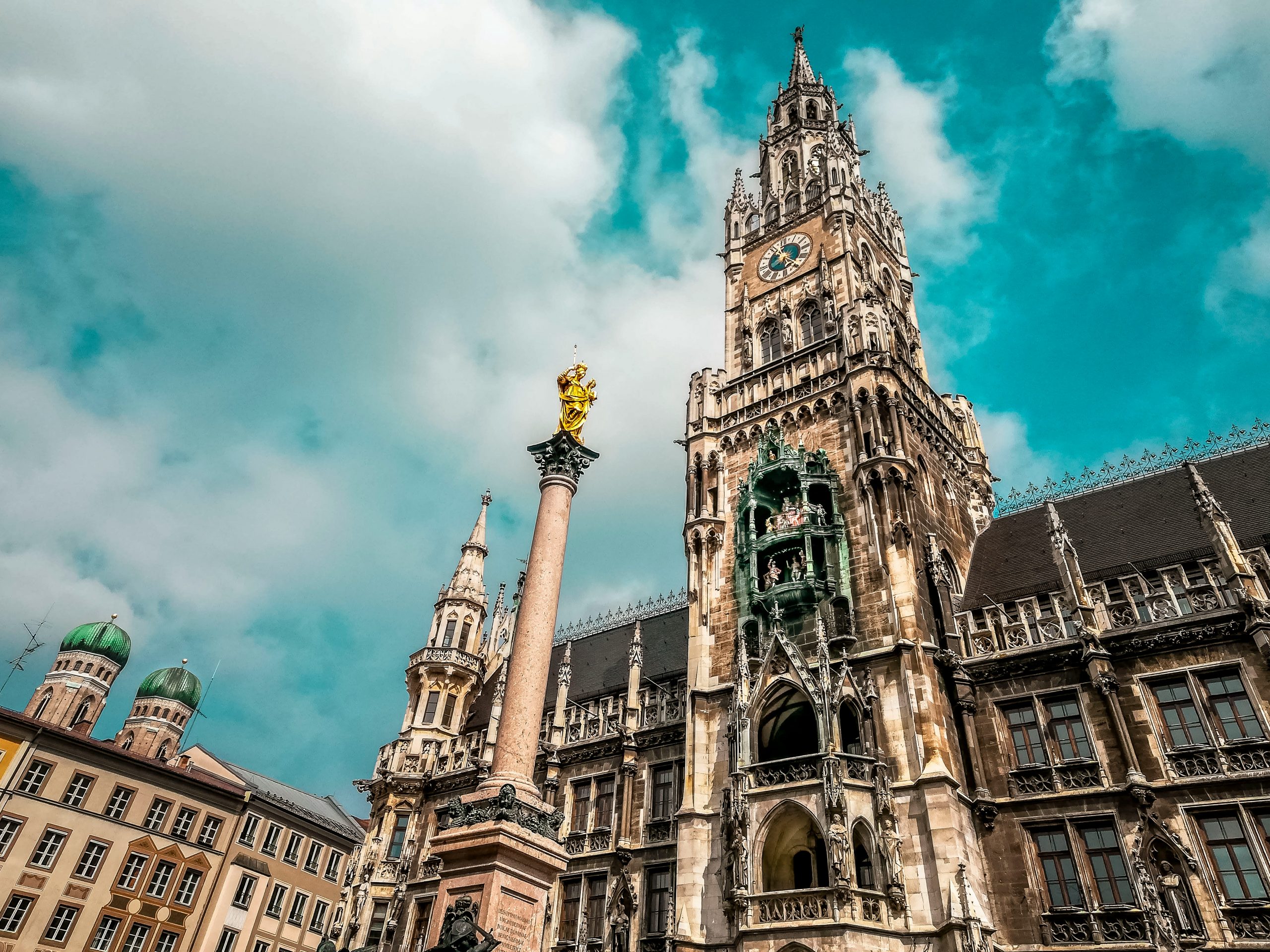 Büromöbel mieten in München mit Lyght Living