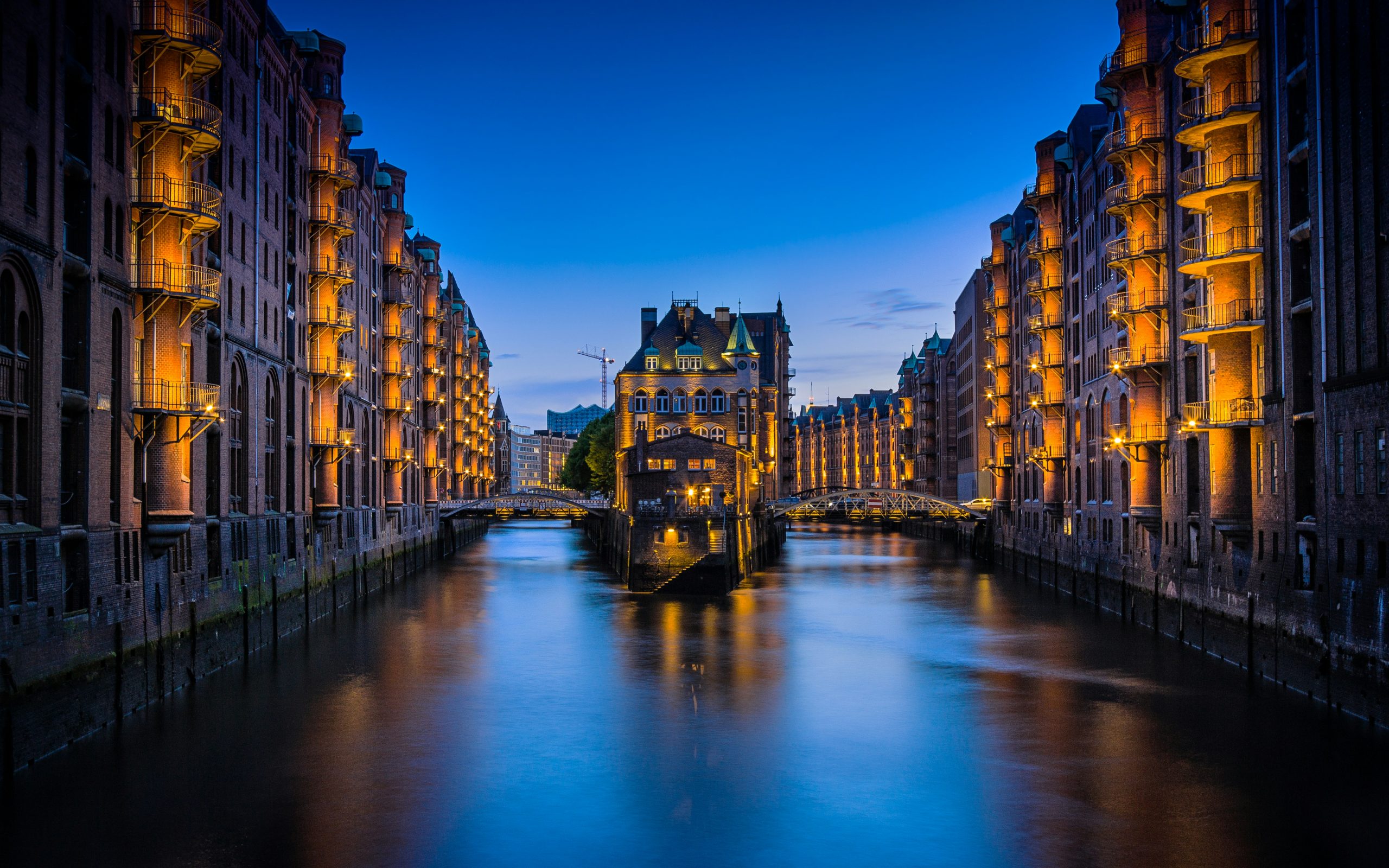 Büromöbel mieten in Hamburg mit Lyght Living - effizient, kostengünstig und nachhaltig